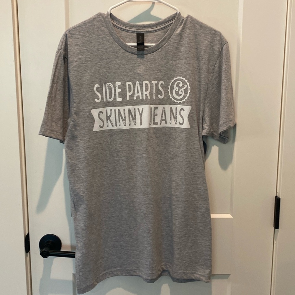 Gildan Soft Style Short Sleeve Tee.  With saying “Side Parts & Skinny Jeans”‎